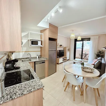 Moderne, Lumineux, Balcon, Piscine, Parking